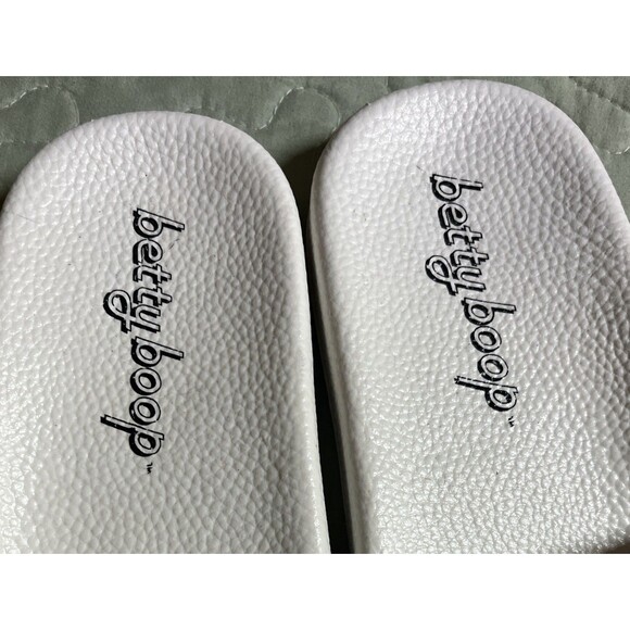 Betty Boop Angel Women's Slip On Slides Sandals Size 8 White New without Tags - Picture 3 of 6